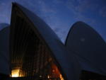 Foto cerca de la Opera House, al anochecer