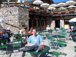 Yo en un restaurante que hay en una montaña cercana al Mont Blanc