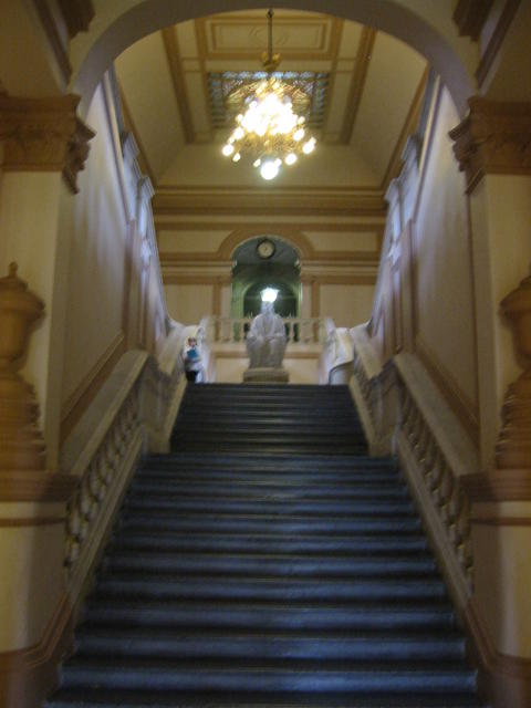 Escalera Principal vista desde la Entrada Principal